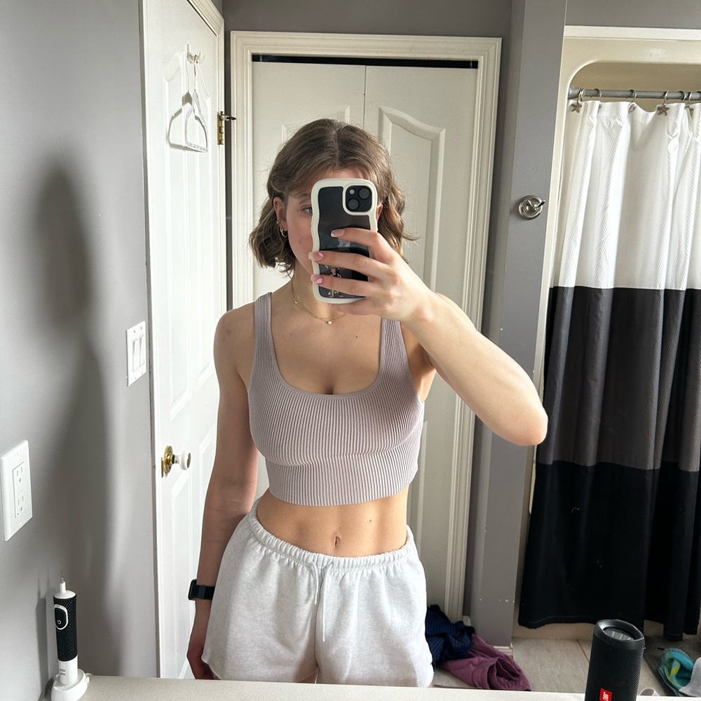 Aritzia babaton sculpt knit tank!!